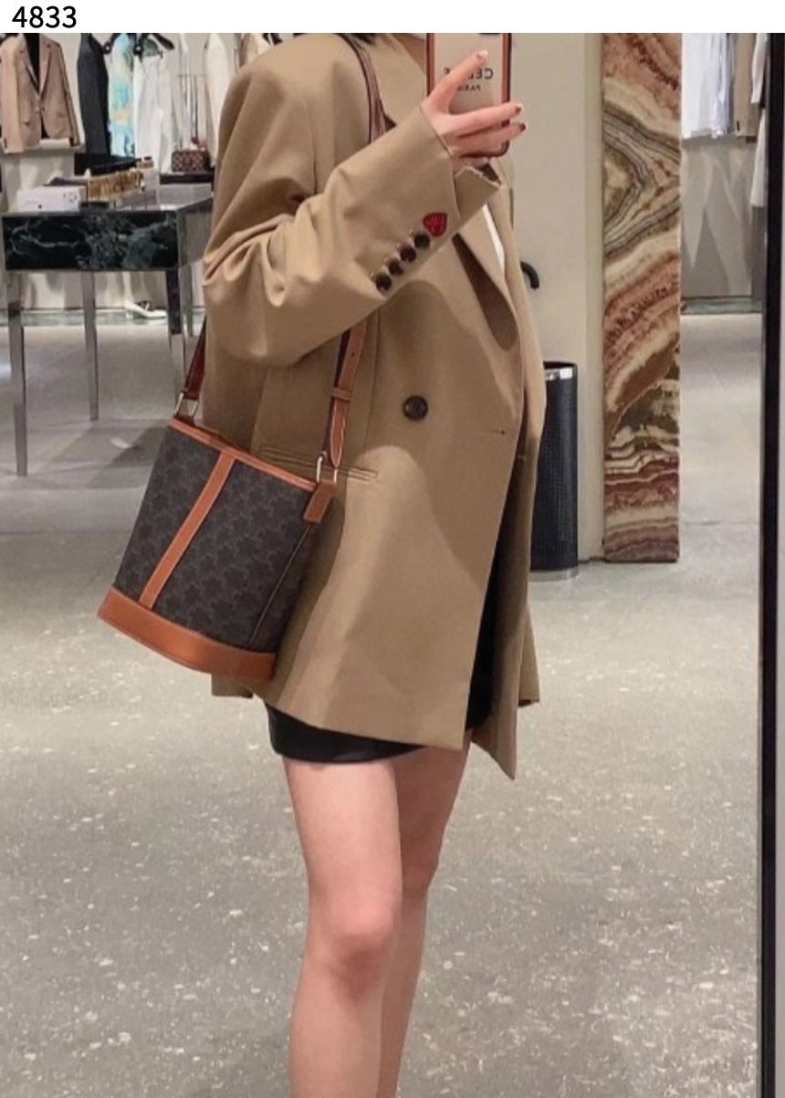 #셀린느 [CELINE] 수입프리미엄급 셀린느 트리옹프 스몰 버킷 신상 입고💢 #태그 #가방 #4833