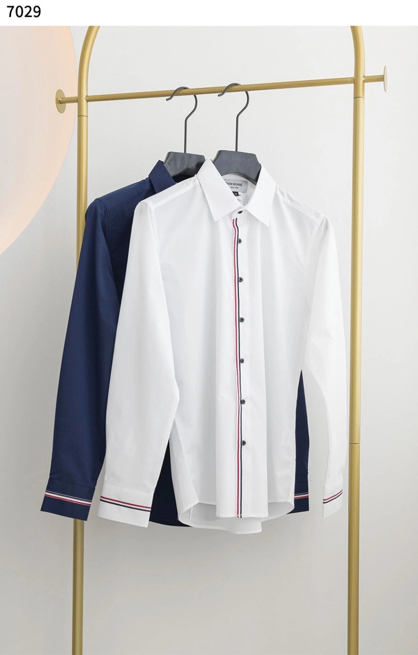 #톰브라운 [Thom Browne] 톰브라운 남성 베이직 삼선 코튼 포플린 셔츠 신상입고💢 #상의 #셔츠 #7029