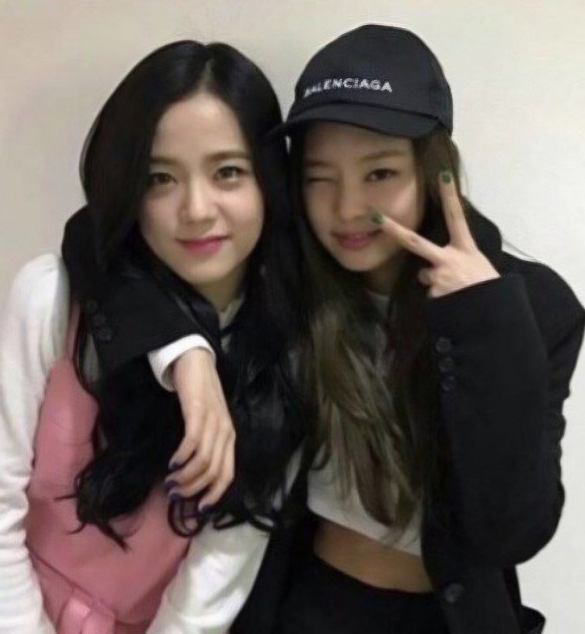 발VVVV 로고 자수 볼캡