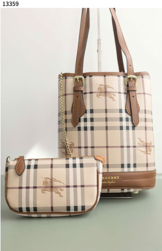 #버버리 [BURBERRY] 체크 버킷 토트백 신상입고💢 #가방 #13359