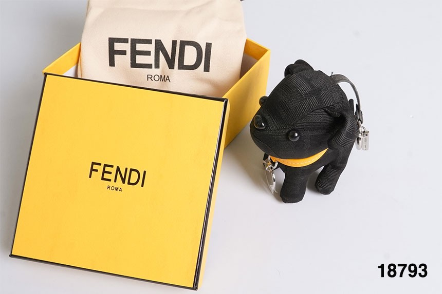 🔆 [FENDI] 팬디 블랙 패브릭 키케이스 이토 참 🔆
