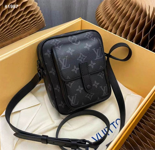 🍀 [LOUIS VUITTON] 루이비통 크리스토퍼 웨어러블 월릿 크로스백 🍀