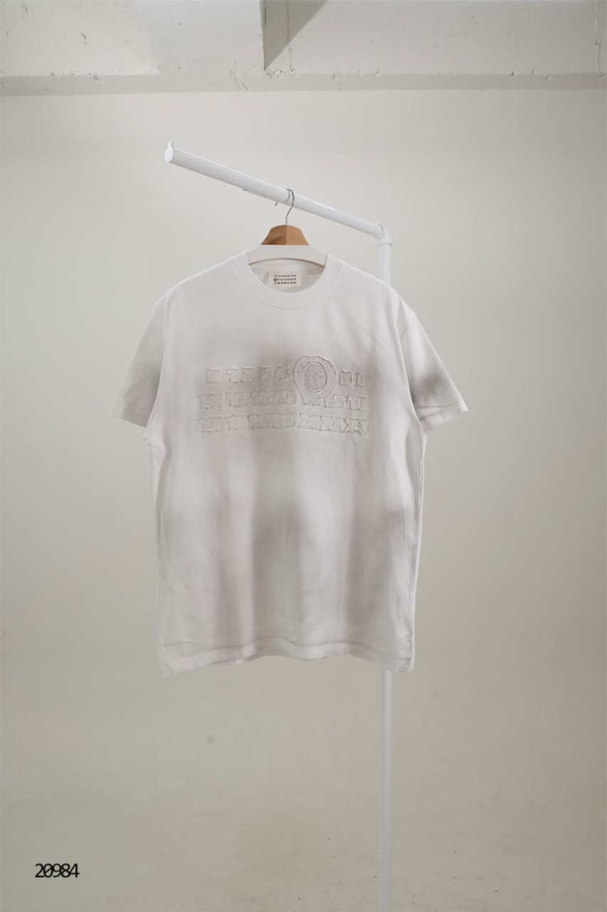 🔆 [Maison Margiela] 메종마르지엘라 더티 워싱 시리얼 넘버 패치 포인트 반팔 티셔츠 🔆