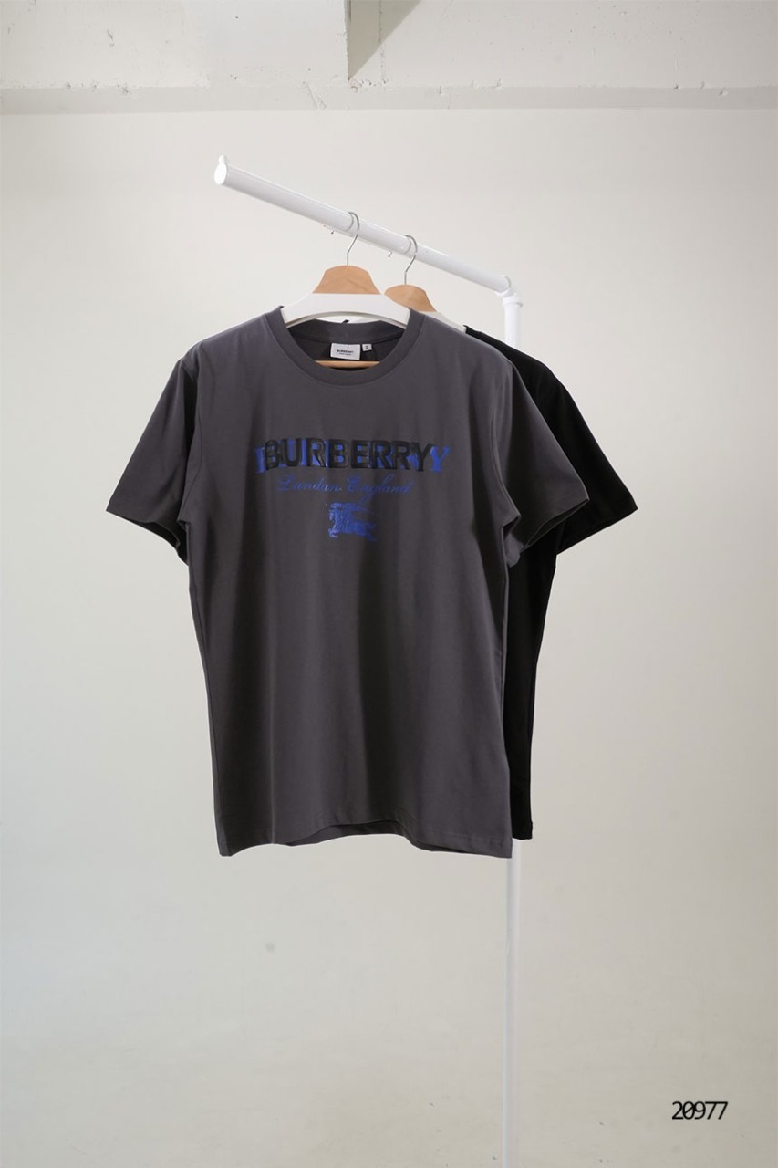 🔆 [BURBERRY] 버버리 입체 레터링 블루 포인트 컬러 반팔 티셔츠 🔆