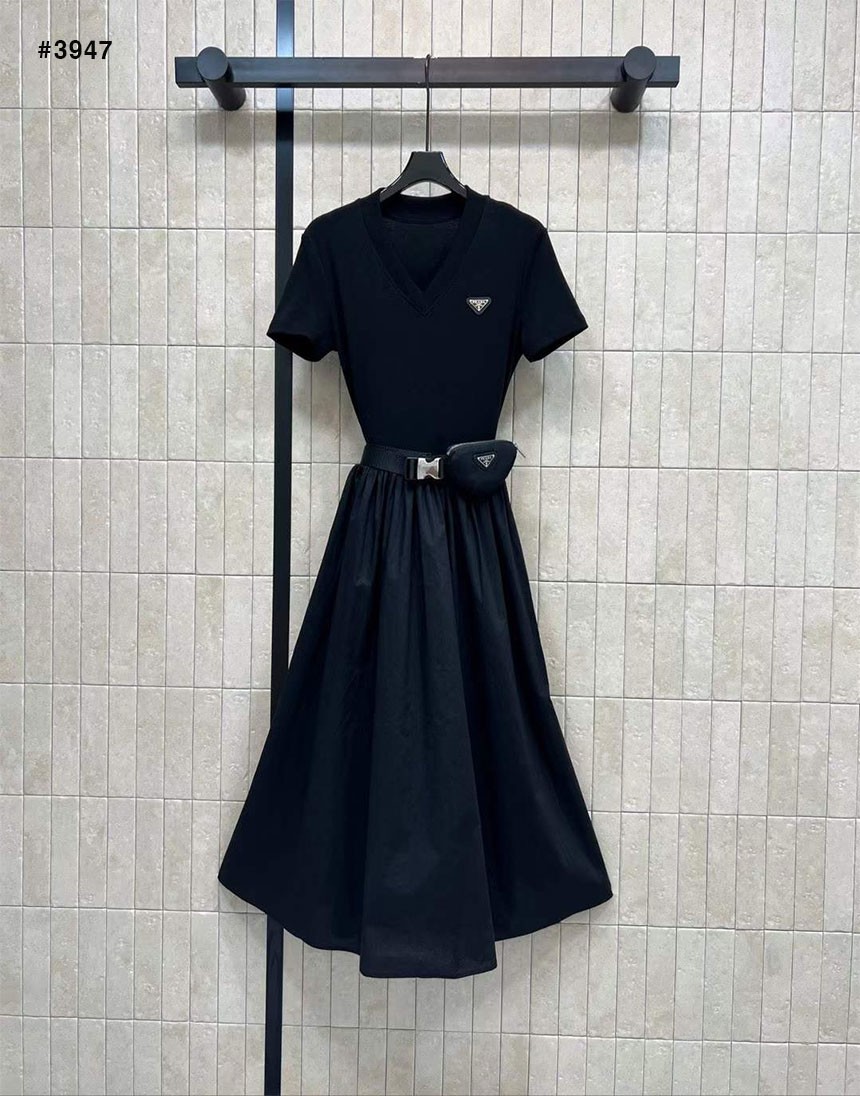 🍀 [PRADA] 프라다 블랙 리나일론 미디 티셔츠 드레스 🍀
