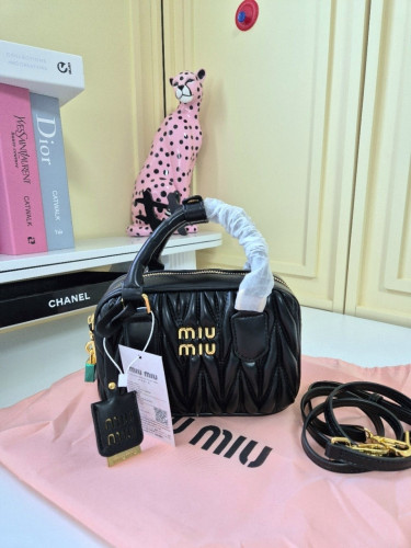 MIU ❥ 25SS 아르카디 마테라쎄 탑핸들