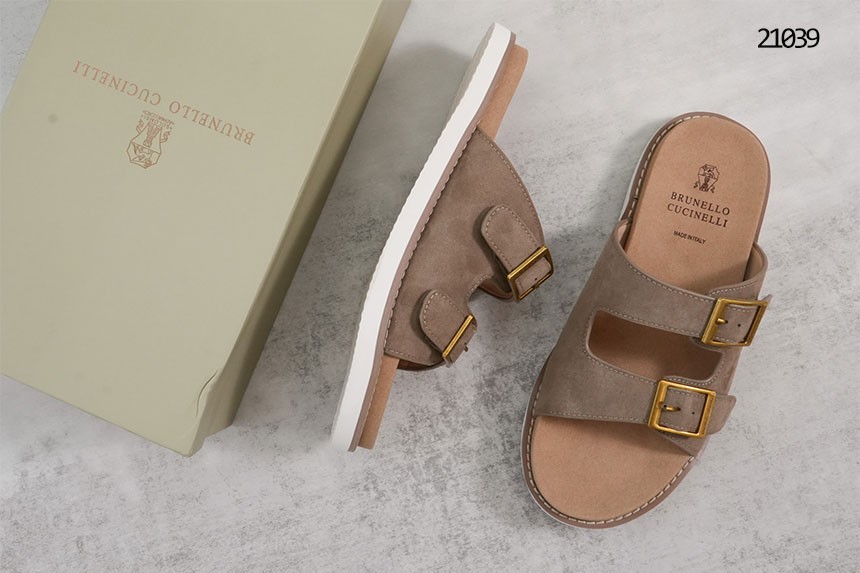 🔆 [BRUNELLO CUCINELLI] 브루넬로 쿠치넬리 버클 디테일 스웨이드 슬라이더 샌들 🔆