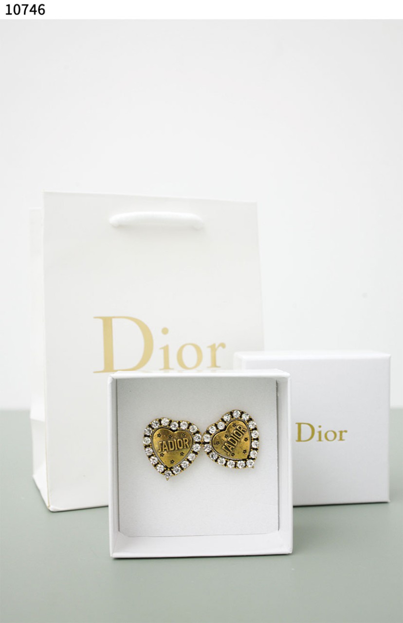 #디올 [Christian Dior] 디올 dior ja 레터링 하트 귀걸이 신상입고💢 #귀걸이 #10746