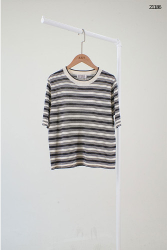 🔆 [BRUNELLO CUCINELLI] 브루넬로 쿠치넬리 스트라이프 글로시 실버 라인 라운드 반팔 니트 티셔츠 🔆