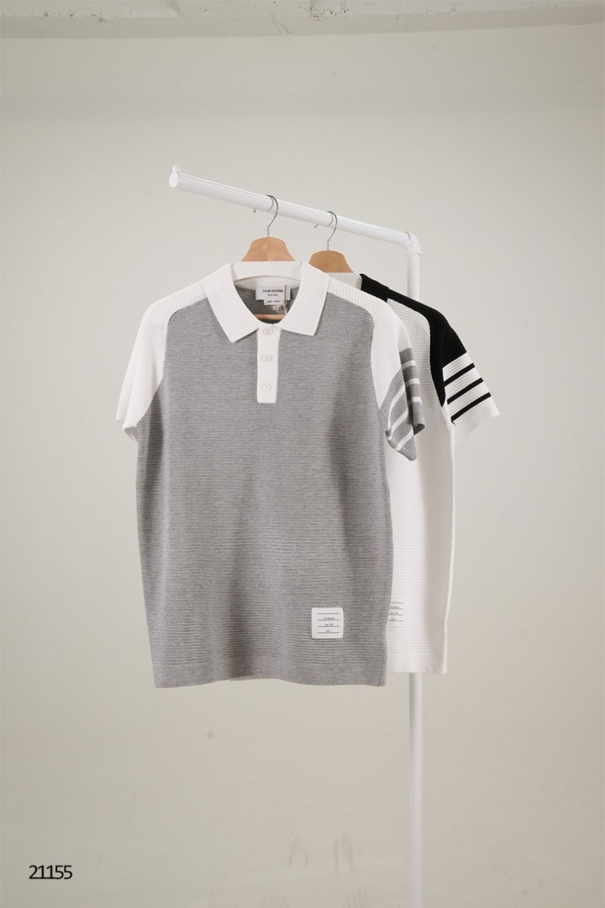 🔆 [THOM BROWNE] 톰브라운 톤온톤 컬러 4-바 골지 디테일 디자인 카라 니트 반팔 티셔츠 🔆