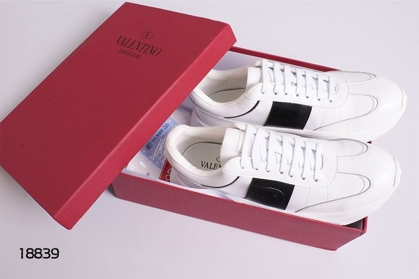 🔆 [VALENTINO] 발렌티노 남성 스터드 로우탑 스니커즈 🔆