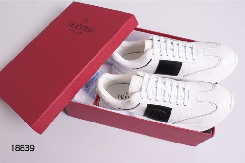 🔆 [VALENTINO] 발렌티노 남성 스터드 로우탑 스니커즈 🔆