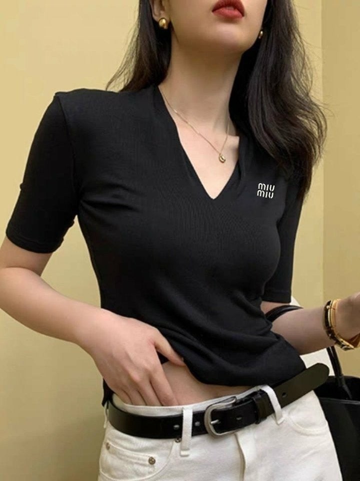 💕 미*** 브이넥 이너 니트 티셔츠